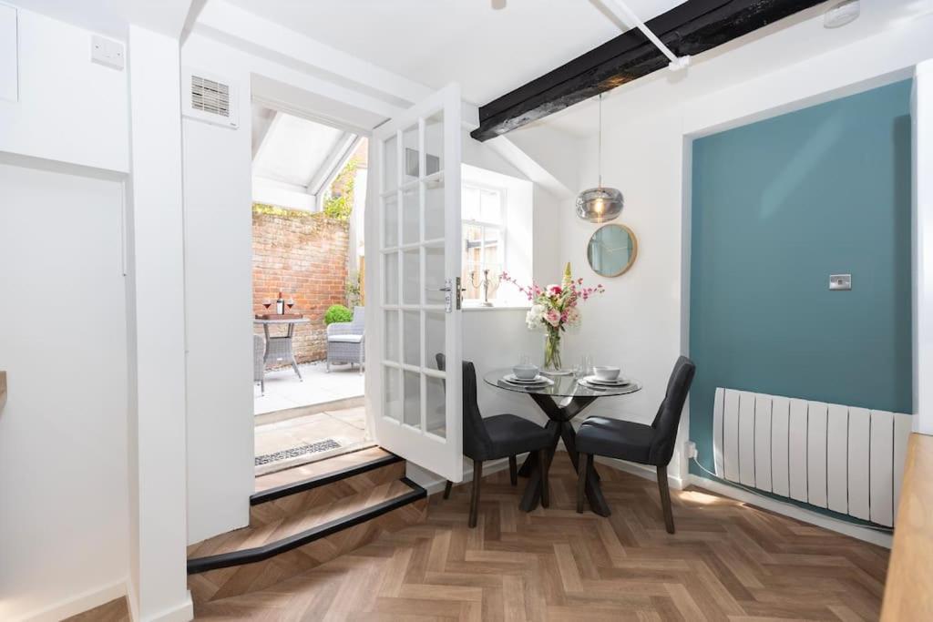 Central Medieval Grid Unique Home With Gated Parking Bury St. Edmunds 외부 사진