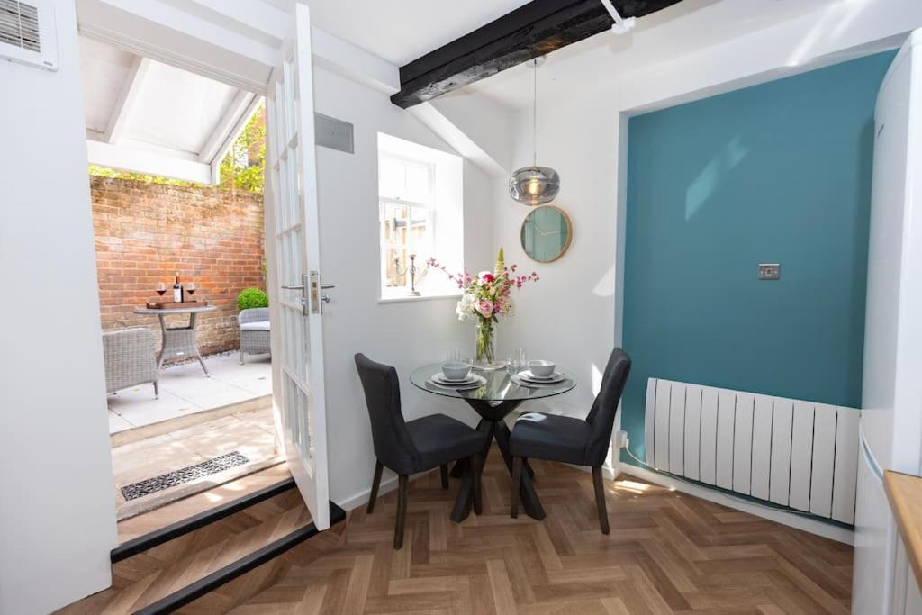 Central Medieval Grid Unique Home With Gated Parking Bury St. Edmunds 외부 사진